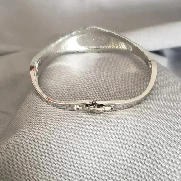 Oval Gray Shape Crystal Bracelet Silver tone - Picture 4 of 4